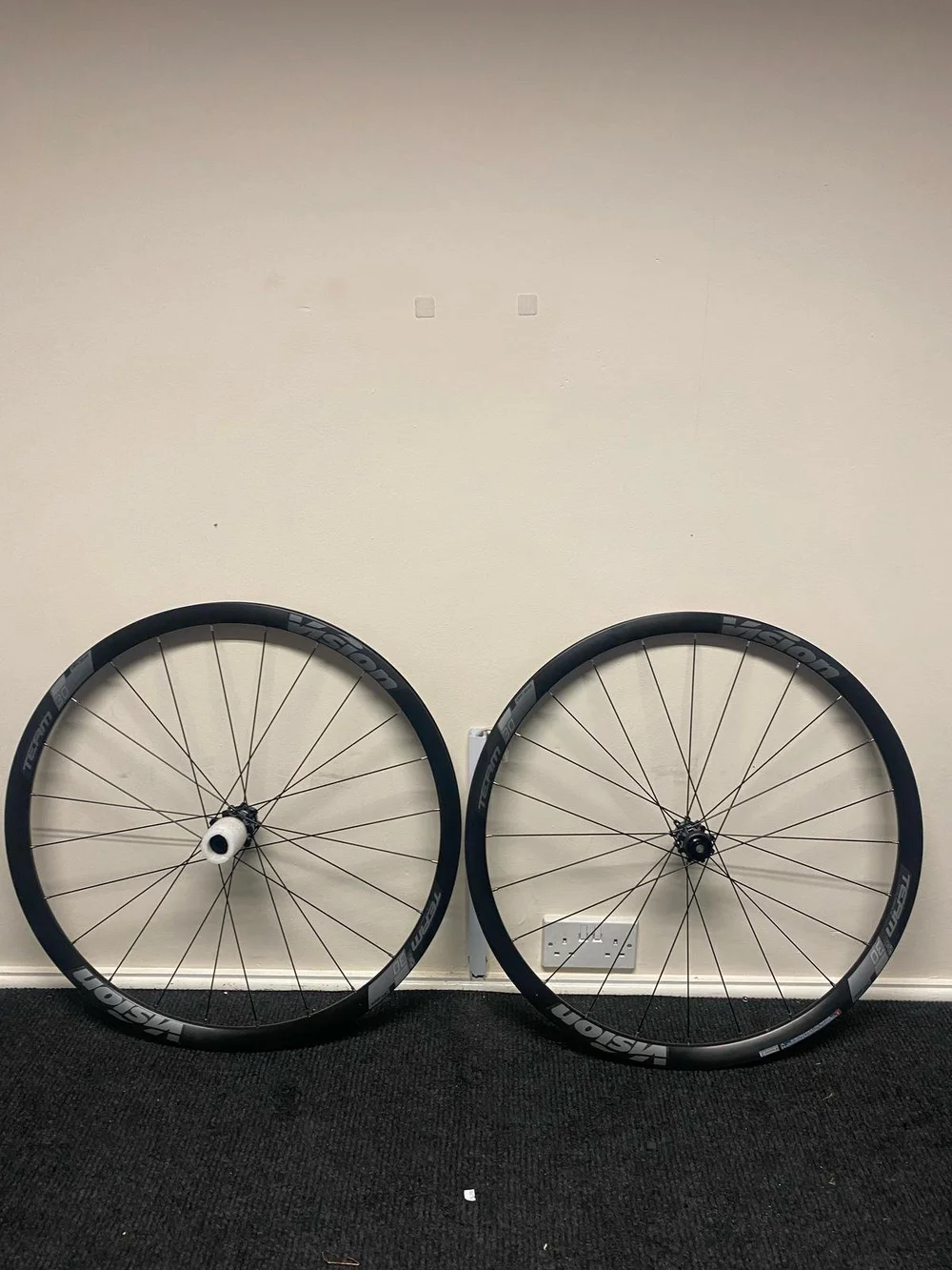 vision team 30 wheelset shimano freehub. (pair) — Broken Spoke Cycles